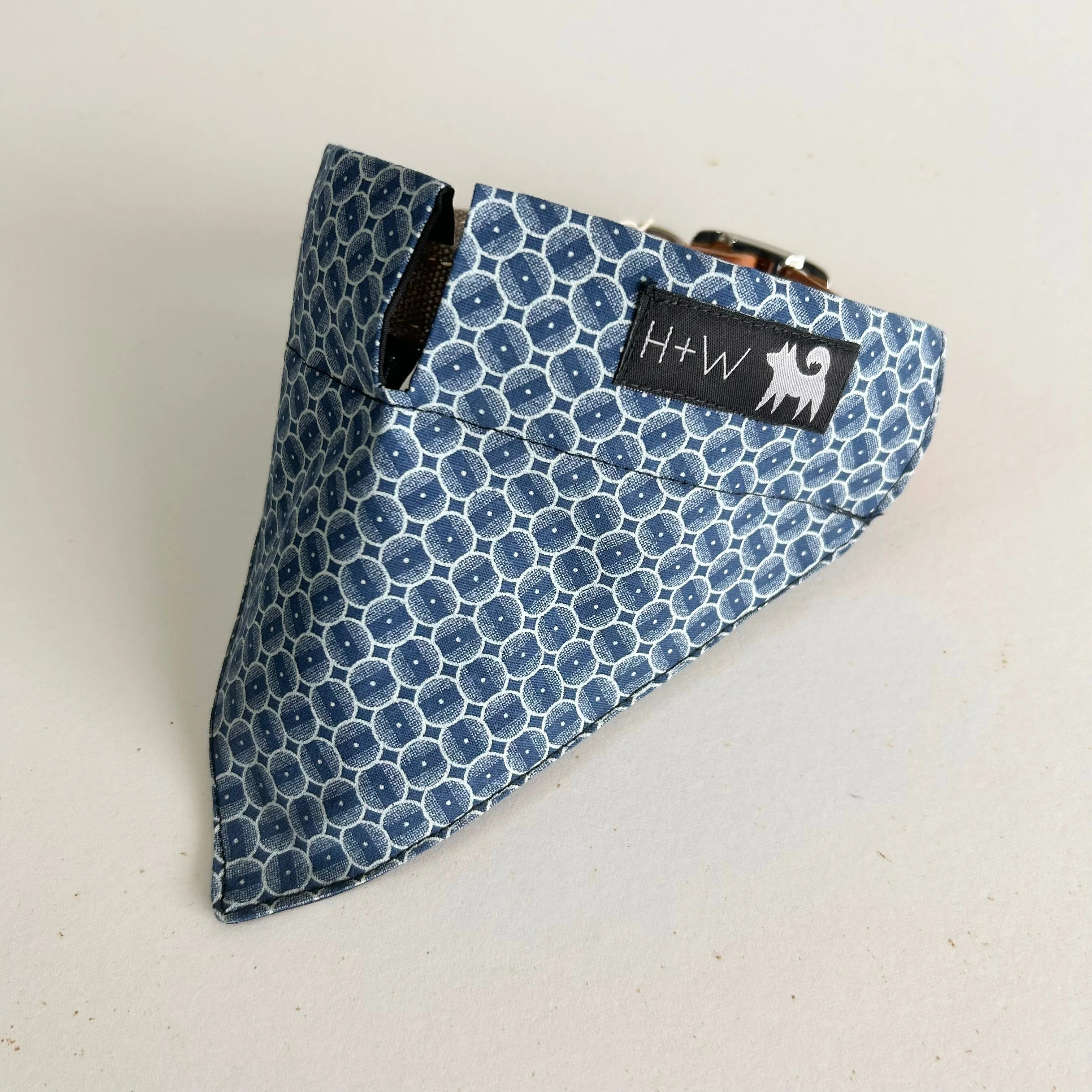 Hiro Wolf Dog Bandana: ShweShwe Navy Circles
