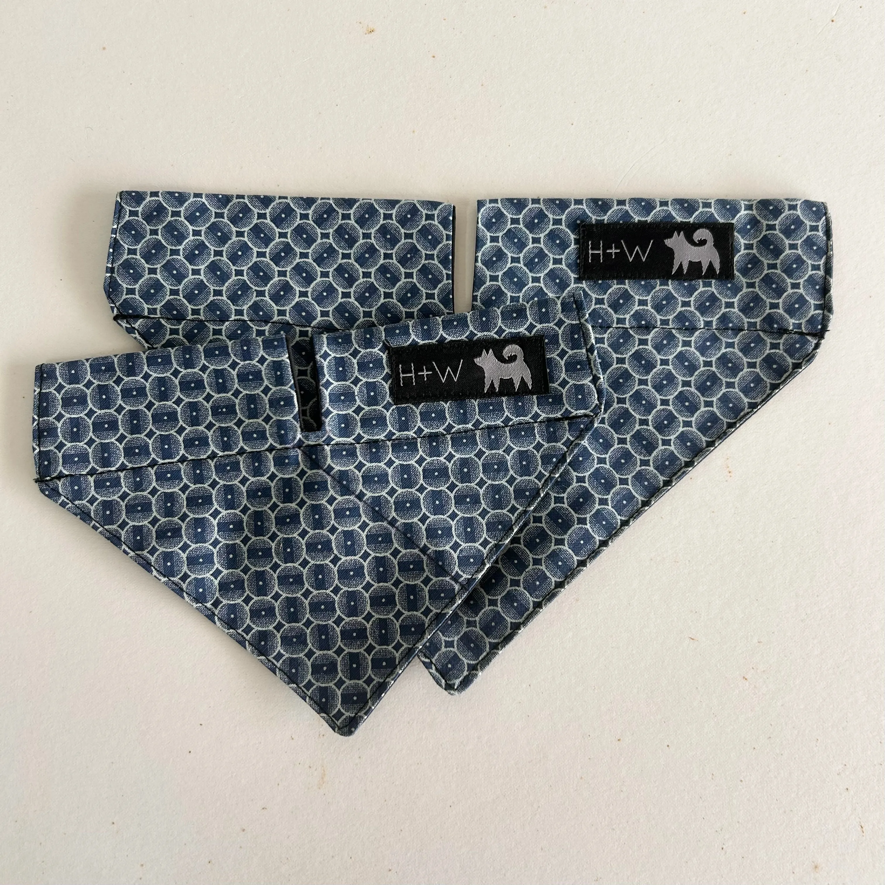 Hiro Wolf Dog Bandana: ShweShwe Navy Circles