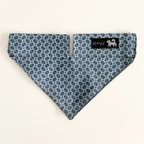 Hiro Wolf Dog Bandana: ShweShwe Navy Circles